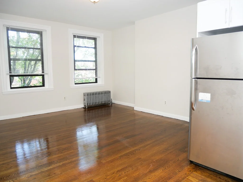 1 bed, 1 bath apartment for rent at 45 Carlton Unit 5, Longwood — photo 3 of 5