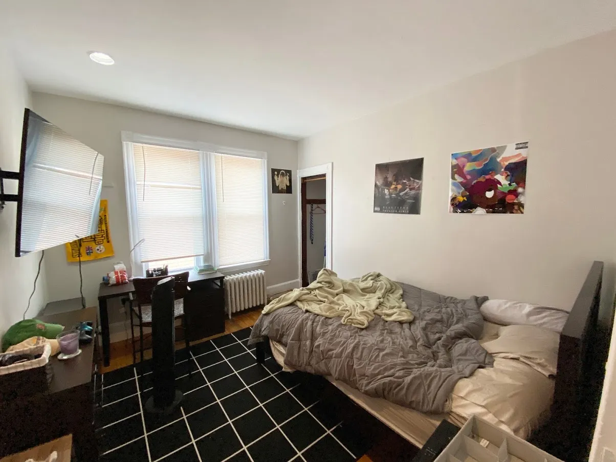 6 bed, 2 bath apartment for rent at 45 Cherokee St Unit 3, Mission Hill — photo 4 of 9
