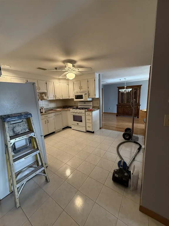 2 bed, 2 bath apartment for rent at 45 Christopher Dr Unit 142, Methuen — photo 9 of 16