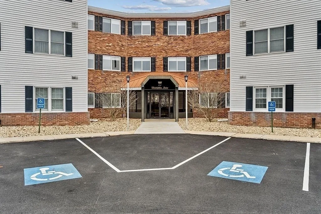 2 bed, 2 bath apartment for rent at 45 Christopher Dr Unit 142, Methuen — photo 1 of 16