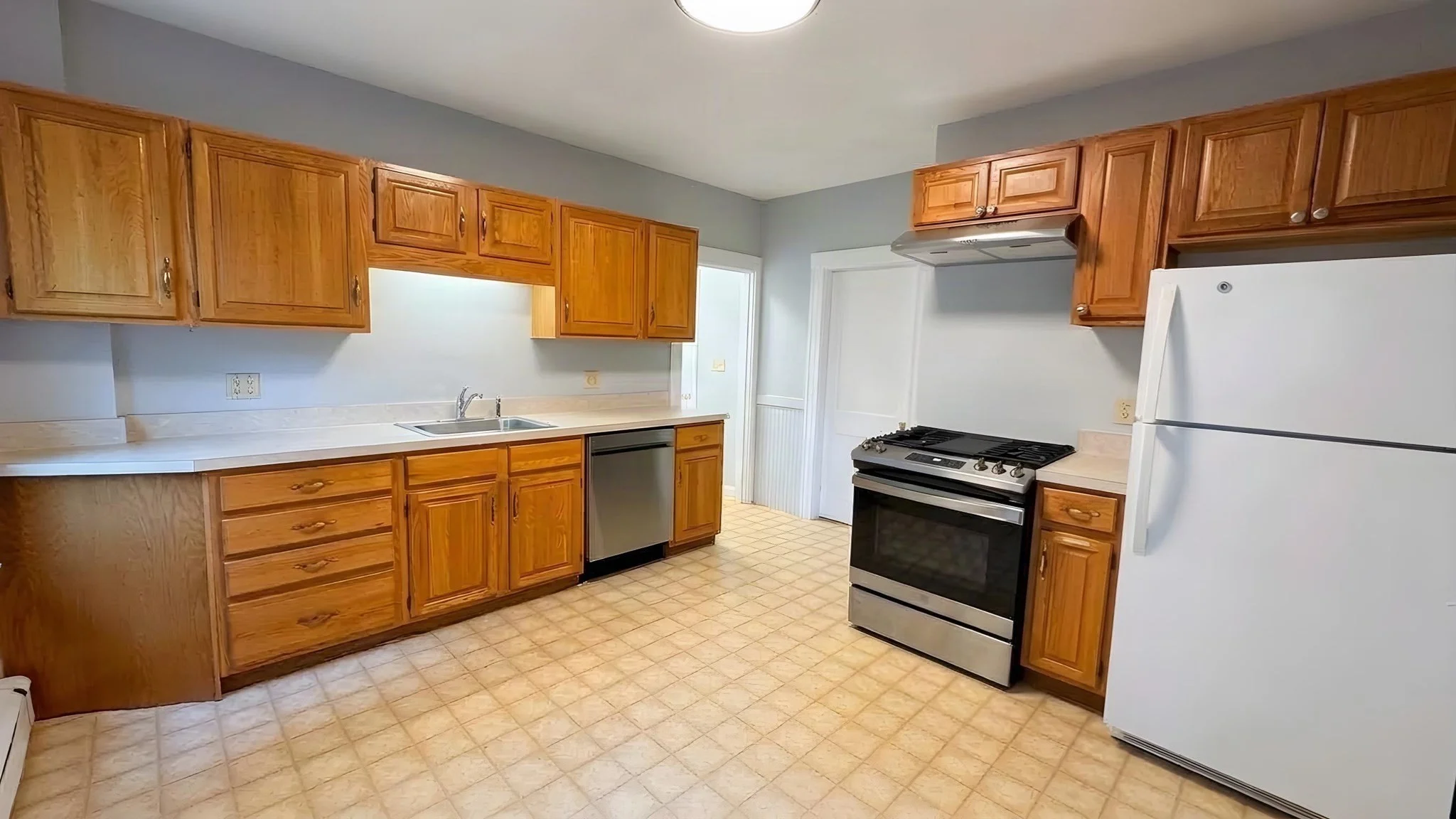 1 bed, 1 bath apartment for rent at 45 Columbus Ave Unit 1, Banks Square — photo 3 of 18