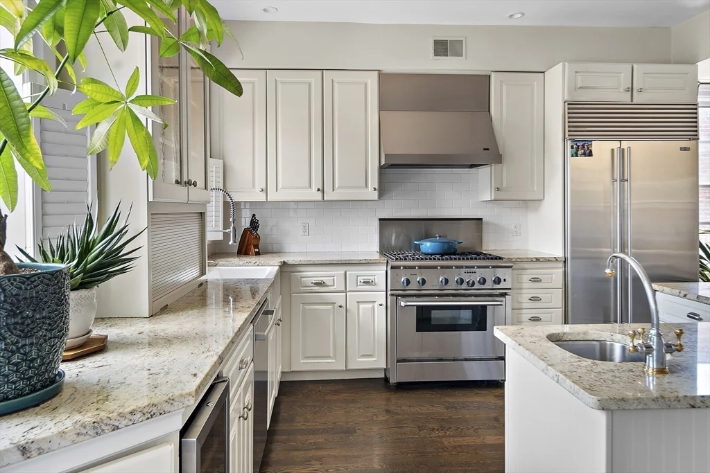 3 bed, 3 bath apartment for rent at 45 Concord Sq Unit 3, South End — photo 8 of 29