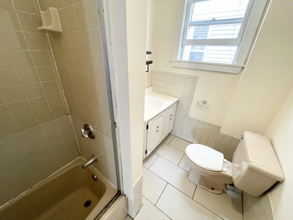 4 bed, 1 bath apartment for rent at 45 Crescent Ave Unit 2, Dorchester — photo 11 of 11