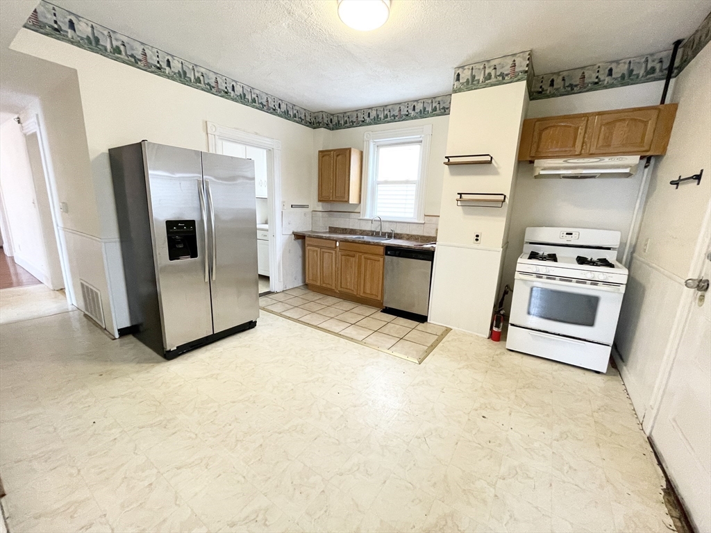 4 bed, 1 bath apartment for rent at 45 Crescent Ave Unit 2, Dorchester