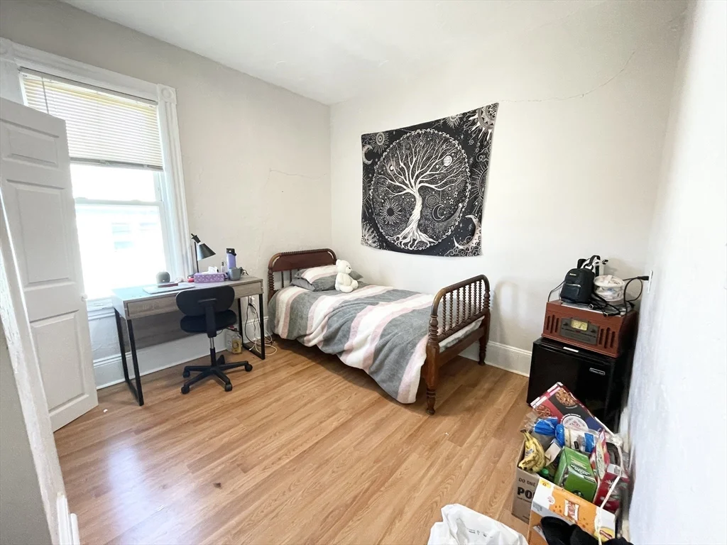 4 bed, 1 bath apartment for rent at 45 Crescent Ave Unit 3, Dorchester — photo 4 of 6