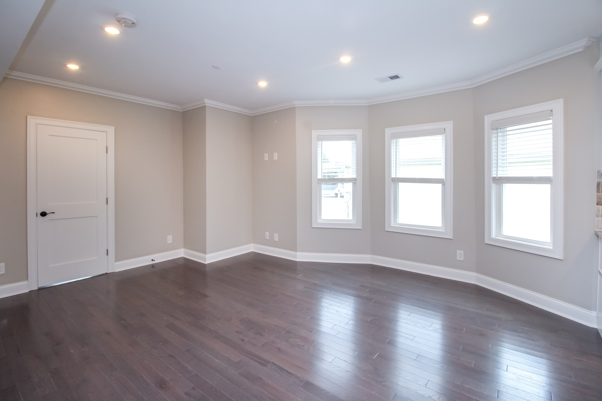 3 bed, 2 bath apartment for rent at 45 Cypress St Unit 2, Emerson Gardens — photo 4 of 14