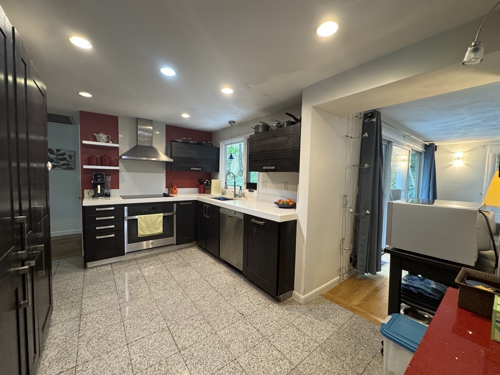 5 bed, 3 bath apartment for rent at 45 Dexter Rd, Newtonville — photo 5 of 19