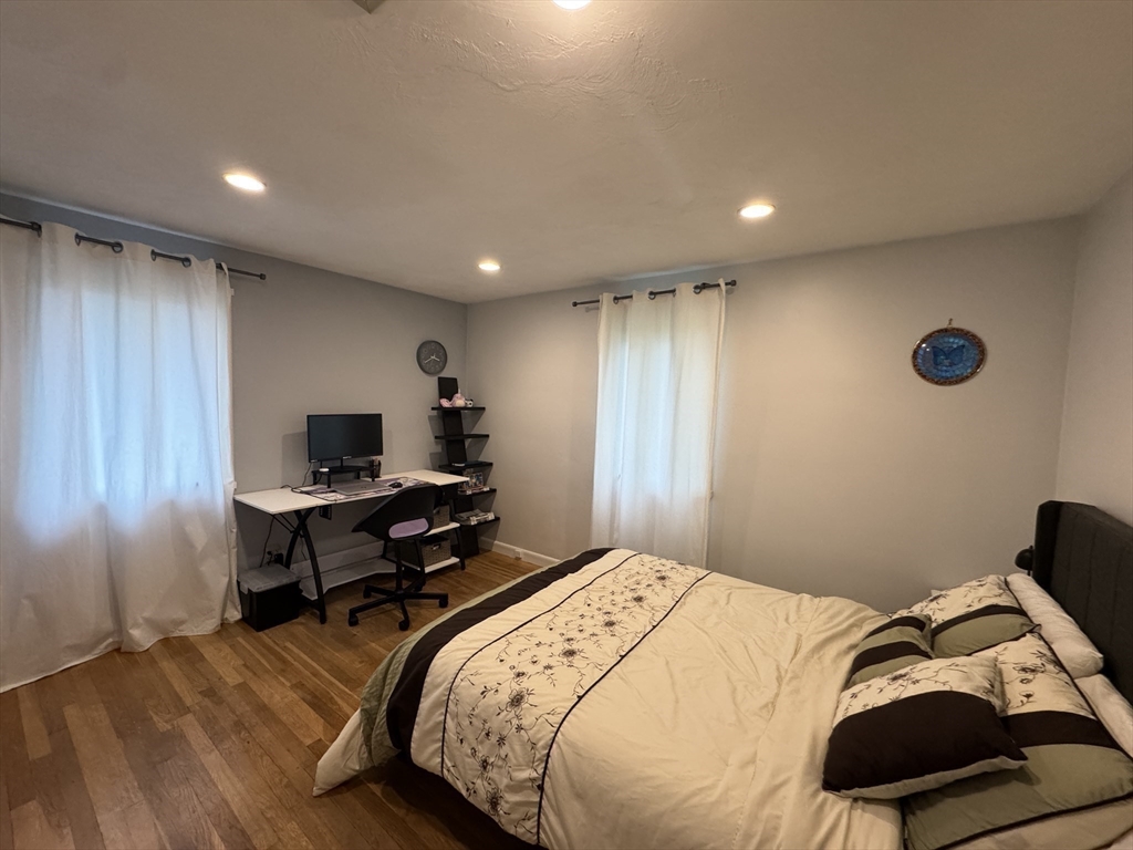 5 bed, 3 bath apartment for rent at 45 Dexter Rd, Newtonville — photo 11 of 19