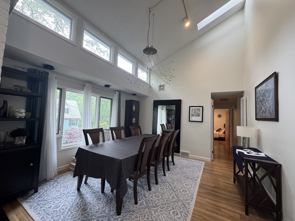 5 bed, 3 bath apartment for rent at 45 Dexter Rd, Newtonville — photo 6 of 19