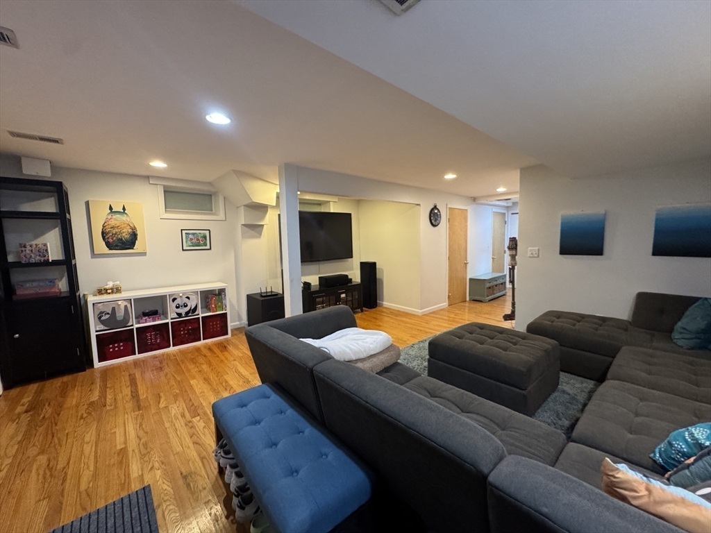 5 bed, 3 bath apartment for rent at 45 Dexter Rd, Newtonville — photo 15 of 19