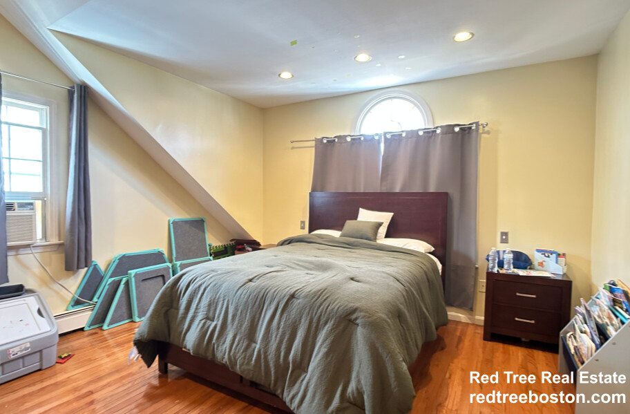 3 bed, 2 bath apartment for rent at 45 Donnybrook Rd, Brighton — photo 9 of 27