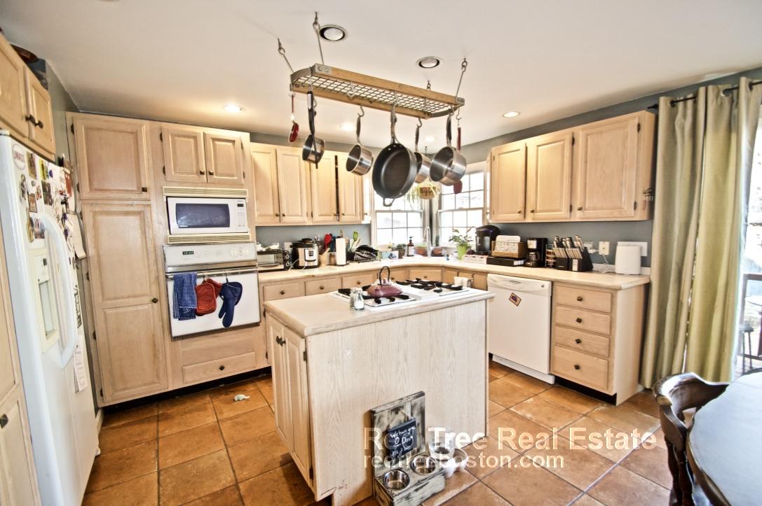 3 bed, 2 bath apartment for rent at 45 Donnybrook Rd, Brighton — photo 7 of 27