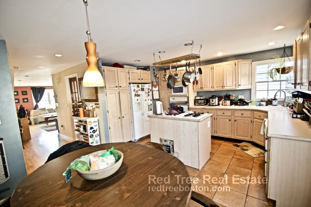 3 bed, 2 bath apartment for rent at 45 Donnybrook Rd, Brighton — photo 5 of 27