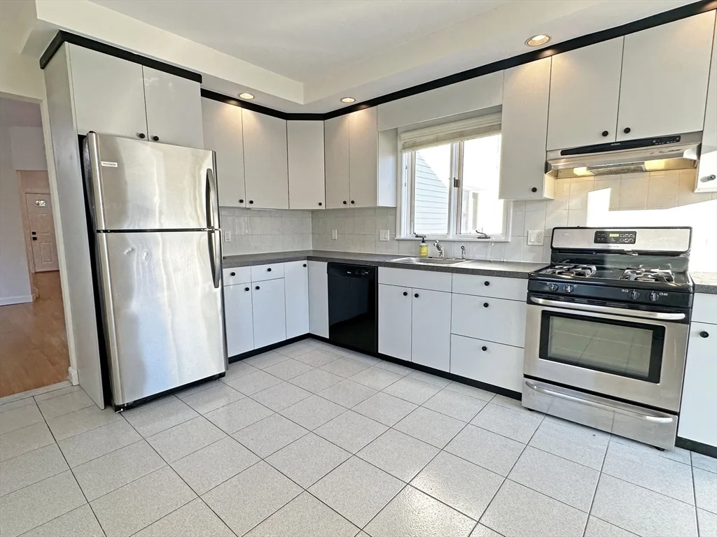 3 bed, 2 bath apartment for rent at 45 Eddy St Unit 45, West Newton — photo 10 of 21
