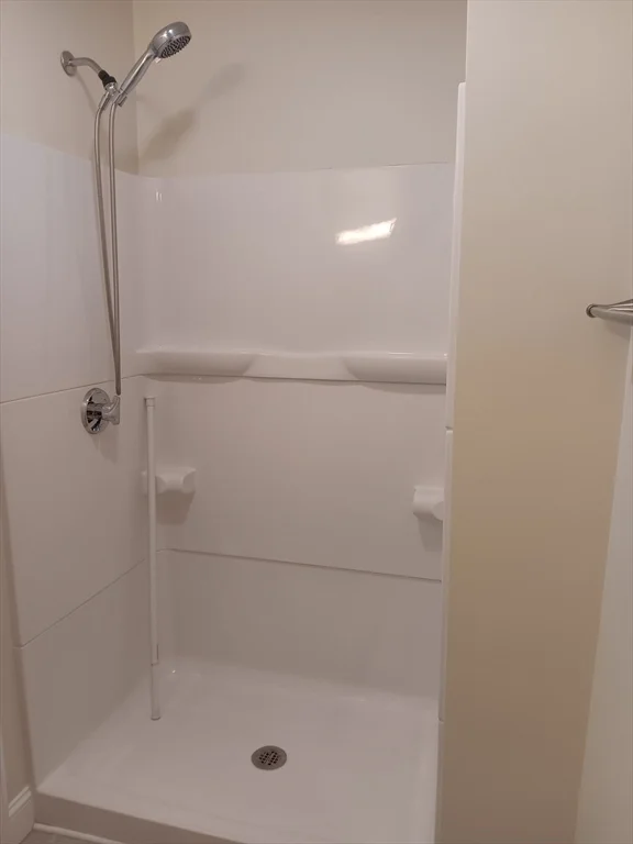 1 bed, 1 bath apartment for rent at 45 Everett St Unit 1B, Middleboro — photo 4 of 5