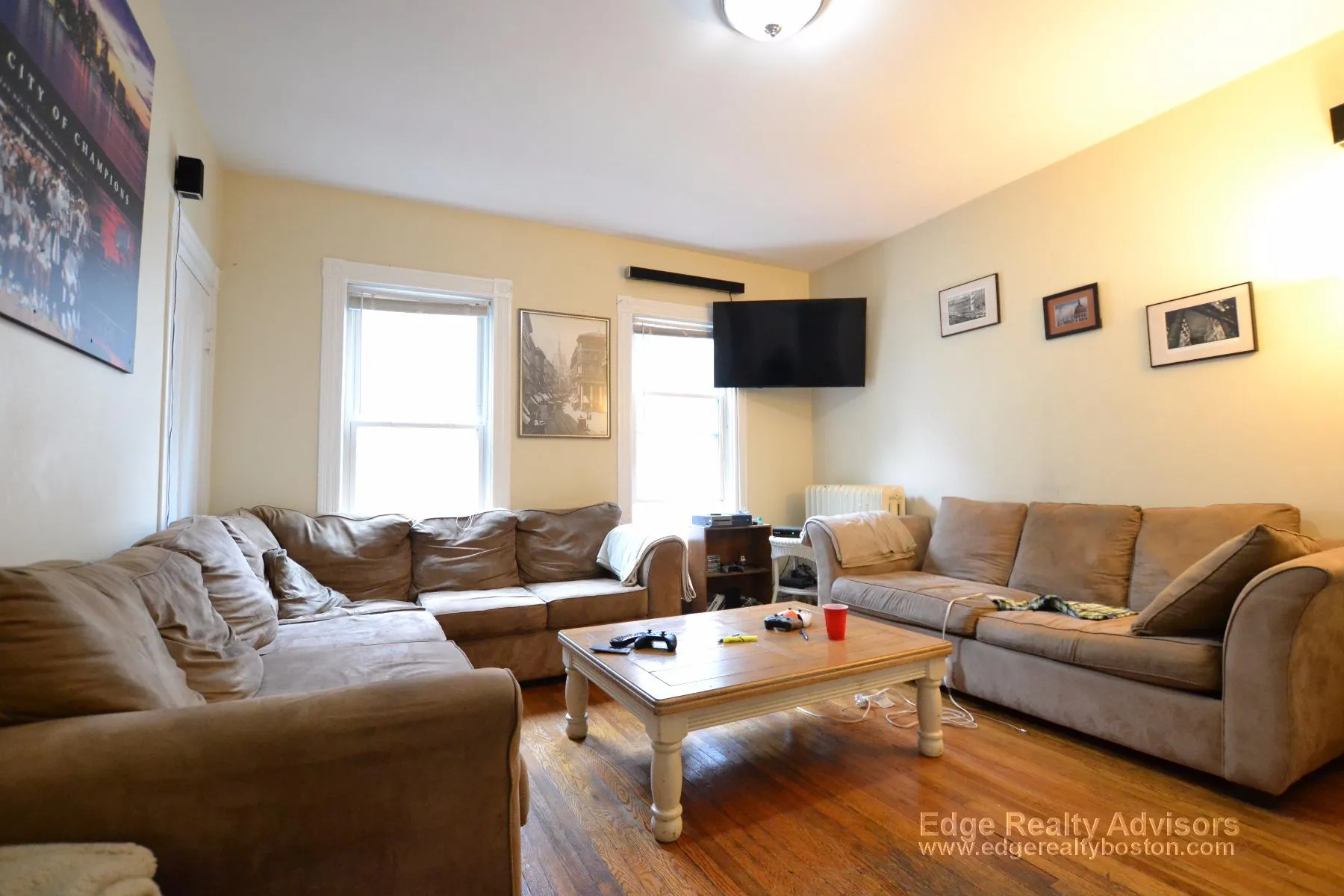 3 bed, 1 bath apartment for rent at 45 Falkland St Unit 1, Oak Square — photo 2 of 9