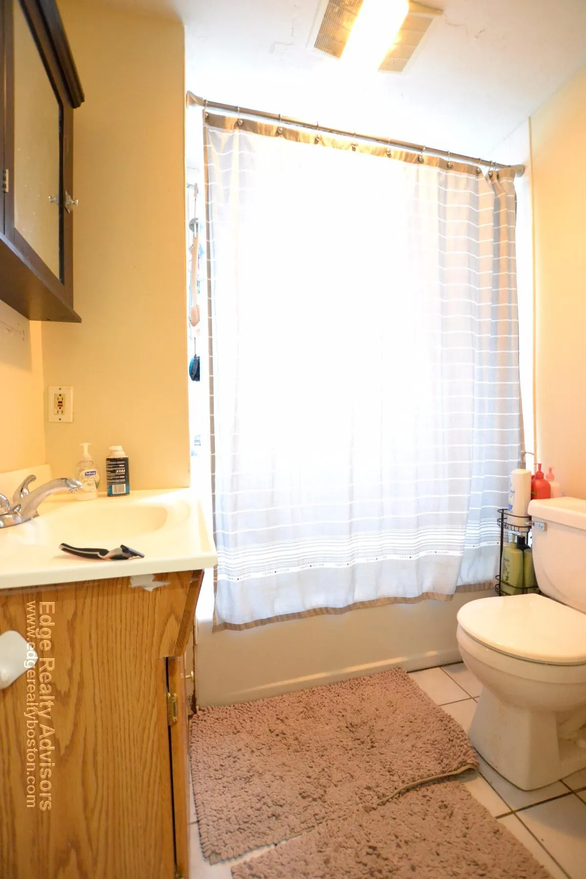 3 bed, 1 bath apartment for rent at 45 Falkland St Unit 1, Oak Square — photo 5 of 9