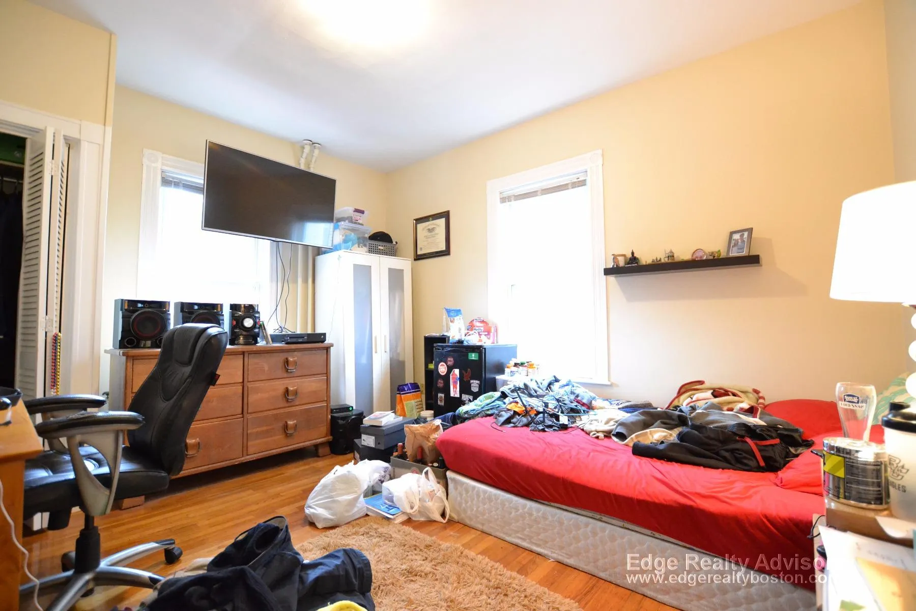 3 bed, 1 bath apartment for rent at 45 Falkland St Unit 1, Oak Square — photo 7 of 9
