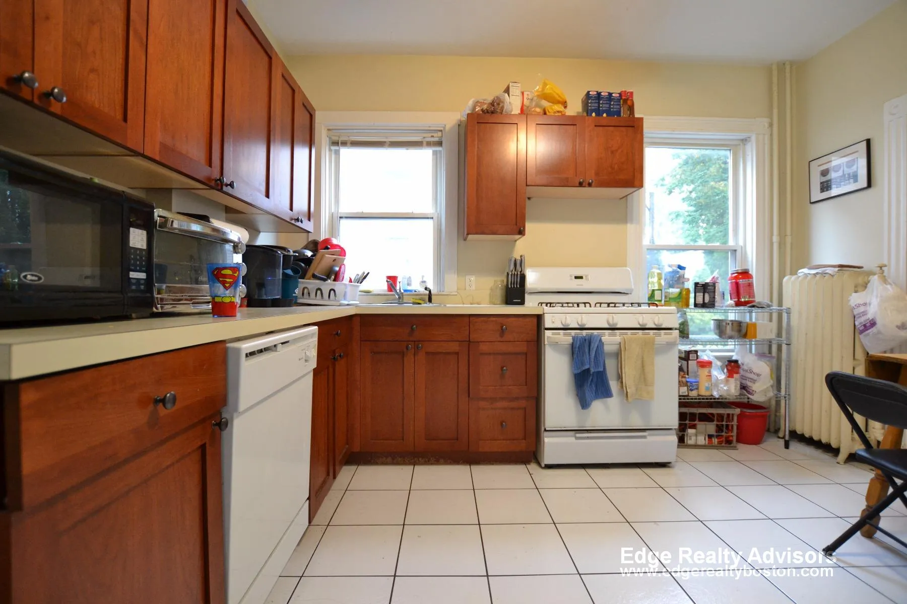 3 bed, 1 bath apartment for rent at 45 Falkland St Unit 1, Oak Square — photo 3 of 9