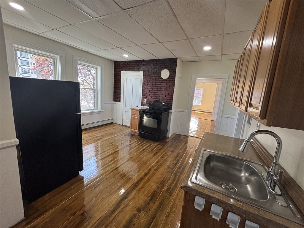 3 bed, 1 bath apartment for rent at 45 Fountain Unit 2, Worcester — photo 1 of 15