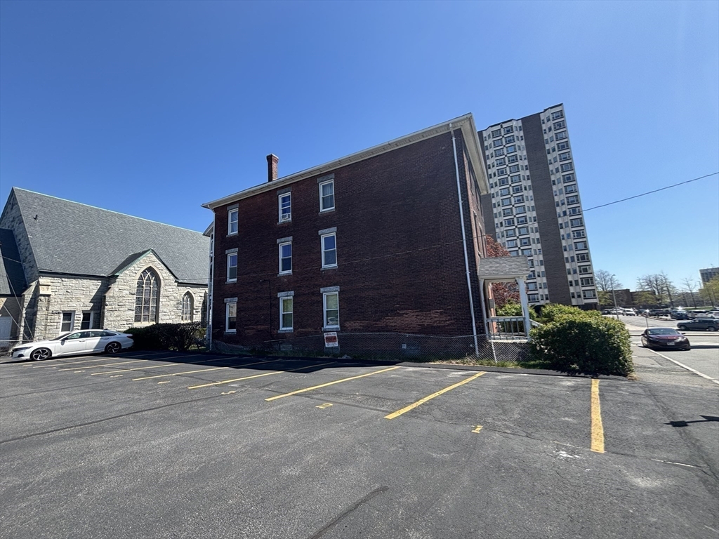 3 bed, 1 bath apartment for rent at 45 Fountain Unit 2, Worcester — photo 14 of 15