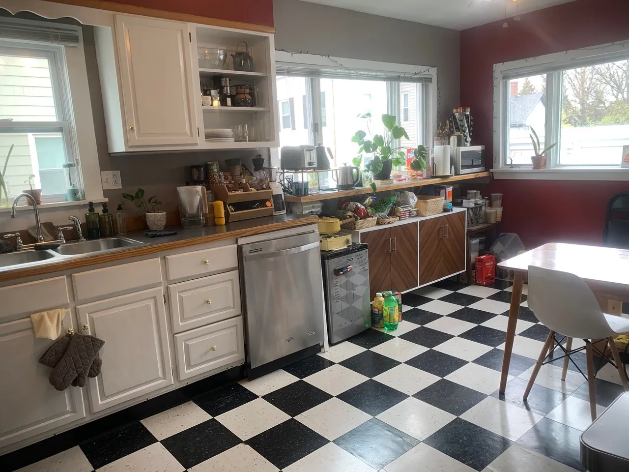 3 bed, 1 bath apartment for rent at 45 Franklin St Unit 1, East Somerville — photo 3 of 14