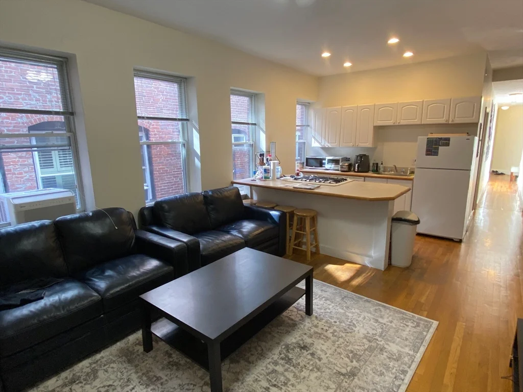 2 bed, 1 bath apartment for rent at 45 Garden St Unit 4, Beacon Hill — photo 3 of 15