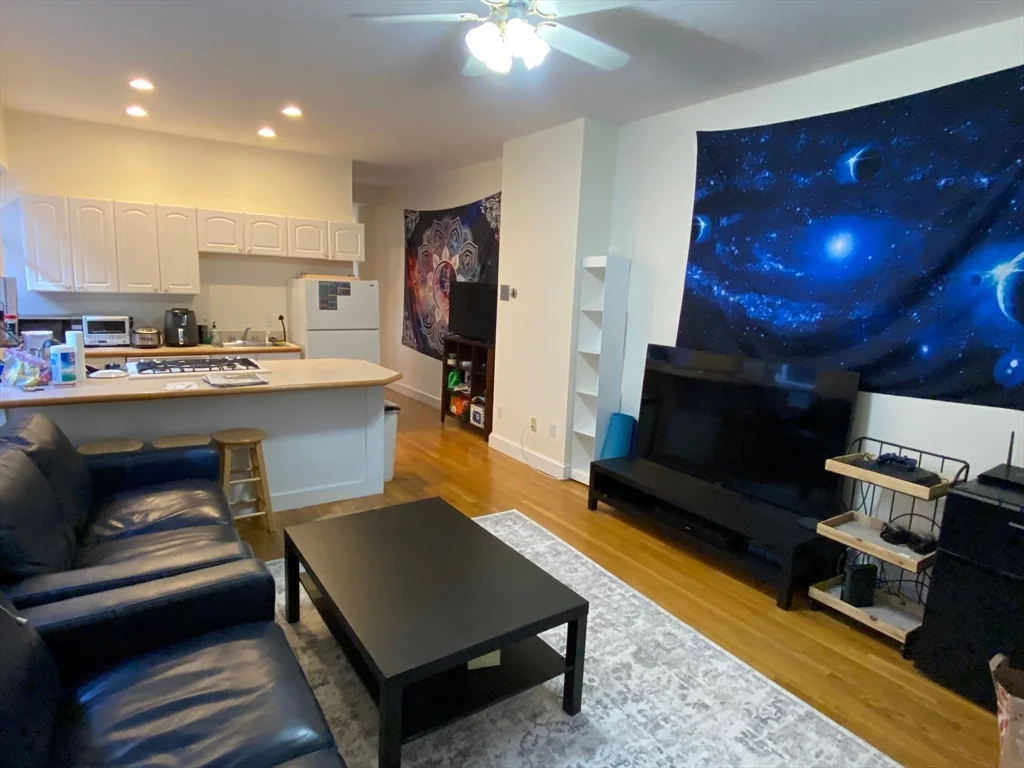 2 bed, 1 bath apartment for rent at 45 Garden St Unit 4, Beacon Hill — photo 4 of 15