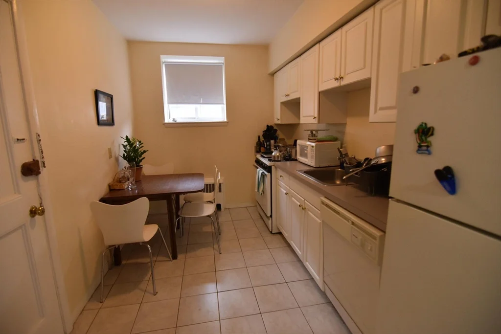 1 bed, 1 bath apartment for rent at 45 Green St Unit B2, Coolidge Corner — photo 12 of 13