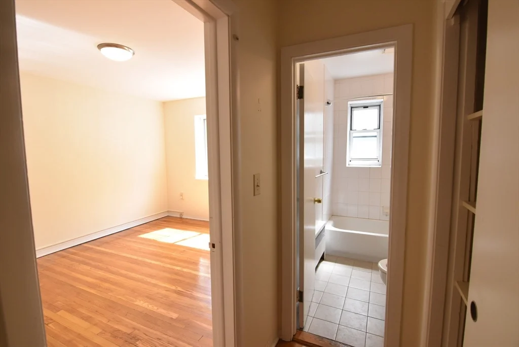 1 bed, 1 bath apartment for rent at 45 Green Unit 4, Coolidge Corner — photo 3 of 6