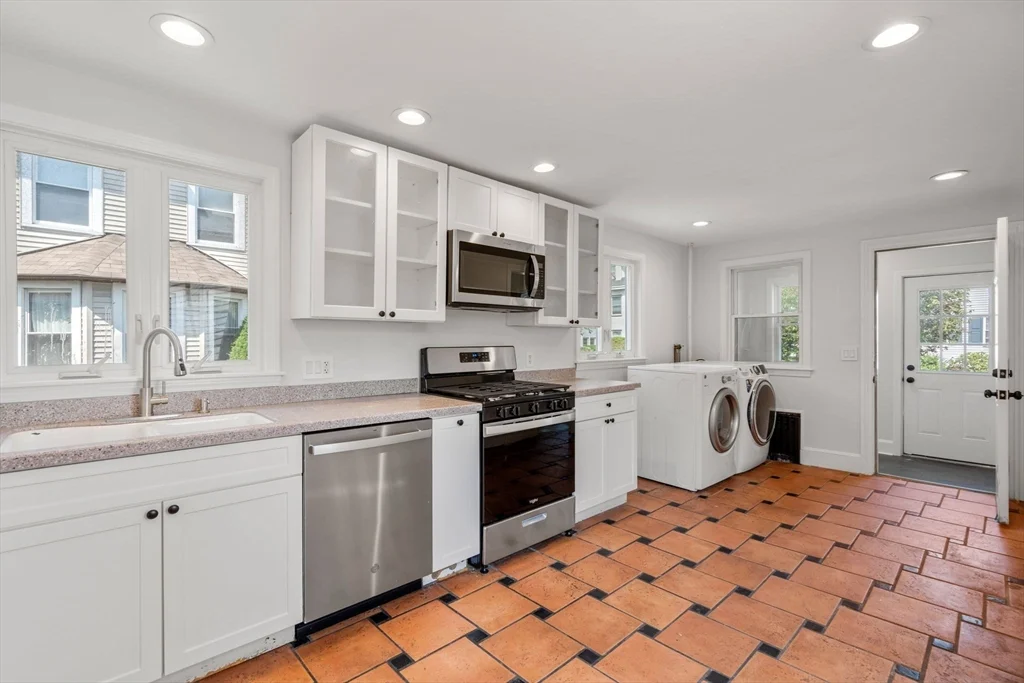 3 bed, 2 bath apartment for rent at 45 Henshaw St, Brighton — photo 17 of 34