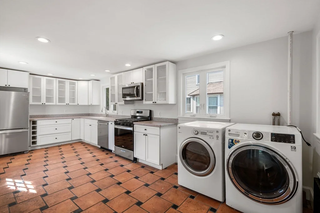 3 bed, 2 bath apartment for rent at 45 Henshaw St, Brighton — photo 13 of 34