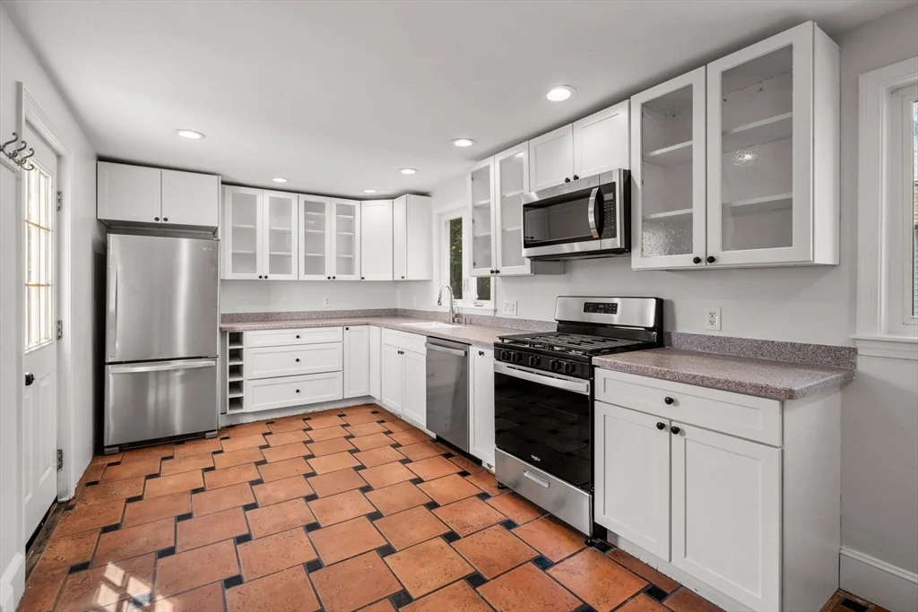 3 bed, 2 bath apartment for rent at 45 Henshaw St, Brighton — photo 14 of 34
