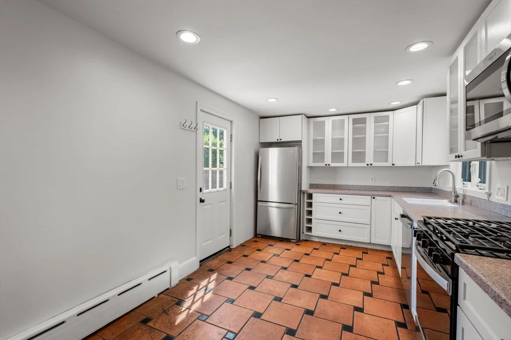 3 bed, 2 bath apartment for rent at 45 Henshaw St, Brighton — photo 15 of 34
