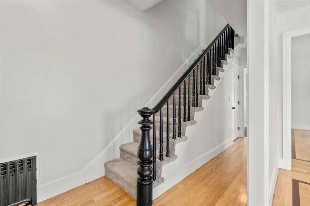 3 bed, 2 bath apartment for rent at 45 Henshaw St, Brighton — photo 5 of 34