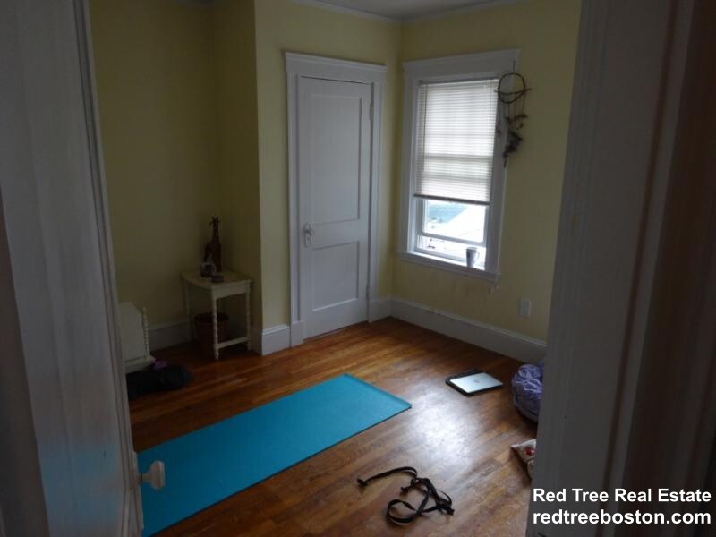 4 bed, 1 bath apartment for rent at 45 Hobart St Unit 2, Brighton — photo 10 of 15