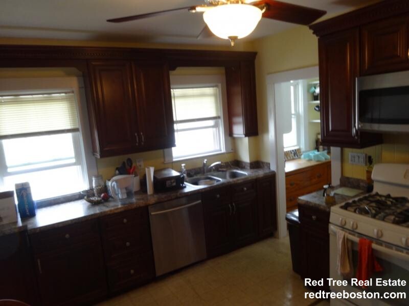 4 bed, 1 bath apartment for rent at 45 Hobart St Unit 2, Brighton — photo 4 of 15