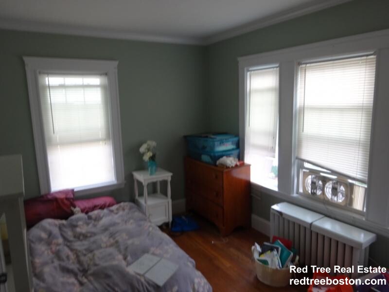 4 bed, 1 bath apartment for rent at 45 Hobart St Unit 2, Brighton — photo 12 of 15