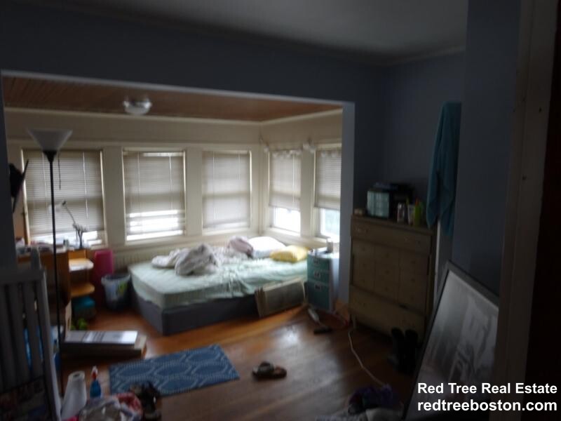4 bed, 1 bath apartment for rent at 45 Hobart St Unit 2, Brighton
