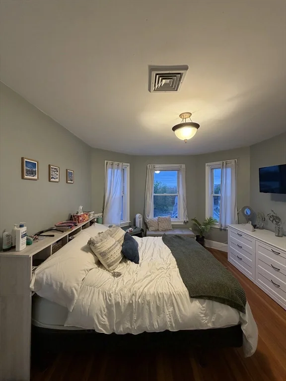 3 bed, 1 bath apartment for rent at 45 Houghton St Unit 3, Dorchester — photo 4 of 12