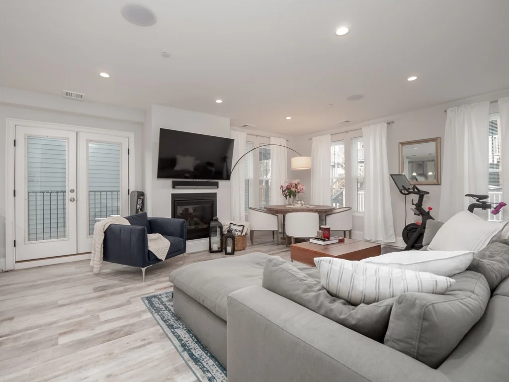 1 bed, 1 bath apartment for rent at 45 L St Unit 16, South Boston — photo 1 of 27