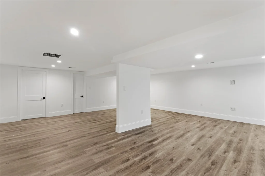 3 bed, 3 bath apartment for rent at 45 Lakeview Ave Unit 45, Lynnfield — photo 19 of 26