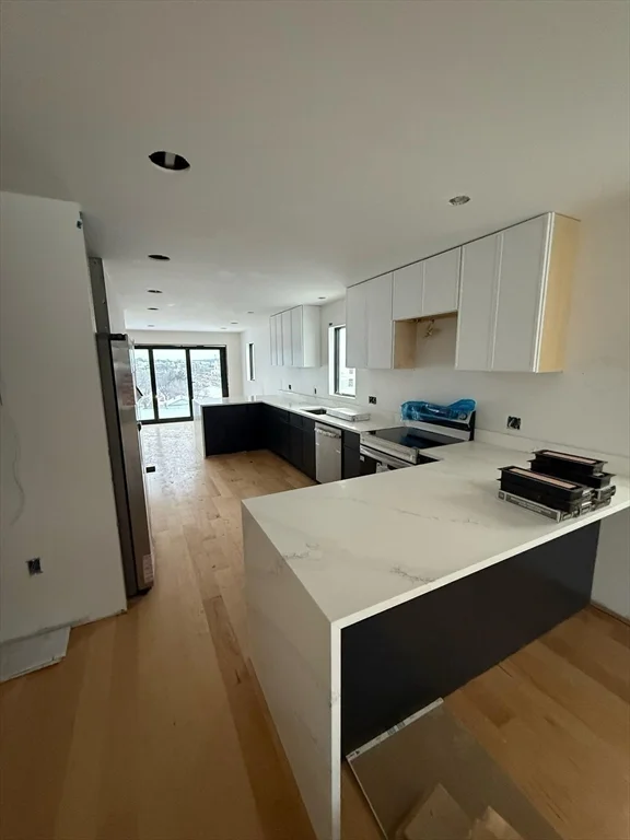 5 bed, 2 bath apartment for rent at 45 Laurel St Unit 45, Worcester — photo 10 of 14