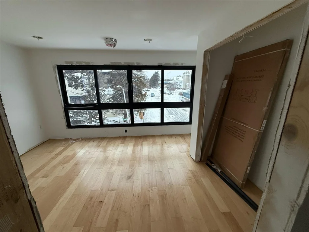 5 bed, 2 bath apartment for rent at 45 Laurel St Unit 45, Worcester — photo 12 of 14