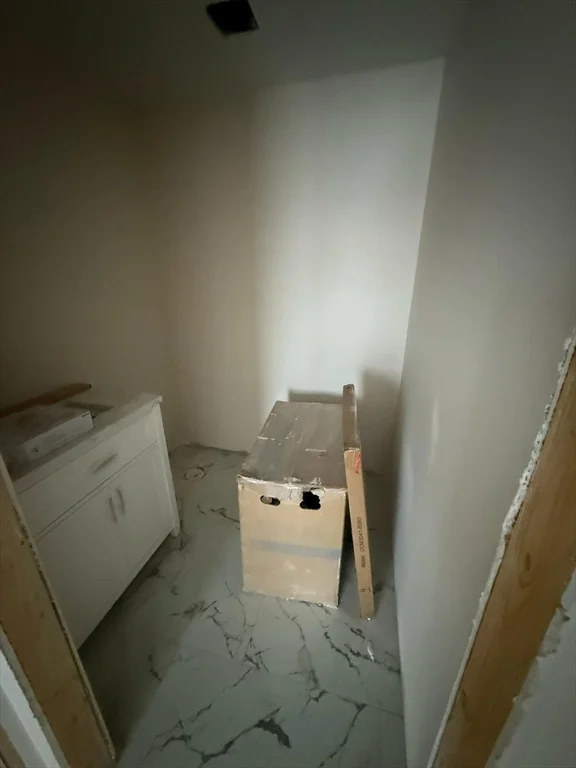 5 bed, 2 bath apartment for rent at 45 Laurel St Unit 45, Worcester — photo 13 of 14