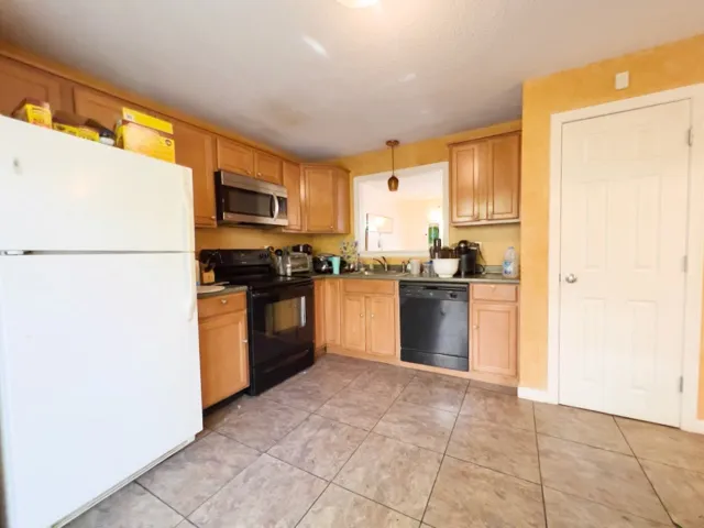 4 bed, 2 bath apartment for rent at 45 Lawn St, Mission Hill — photo 5 of 26