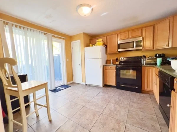 4 bed, 2 bath apartment for rent at 45 Lawn St Unit PE, Mission Hill — photo 2 of 26