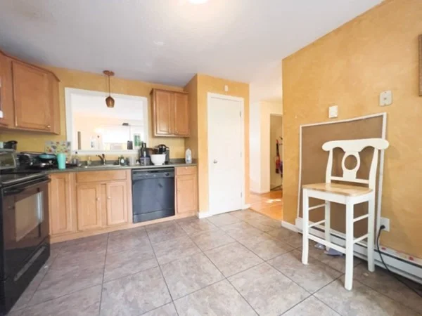 4 bed, 2 bath apartment for rent at 45 Lawn St Unit PE, Mission Hill