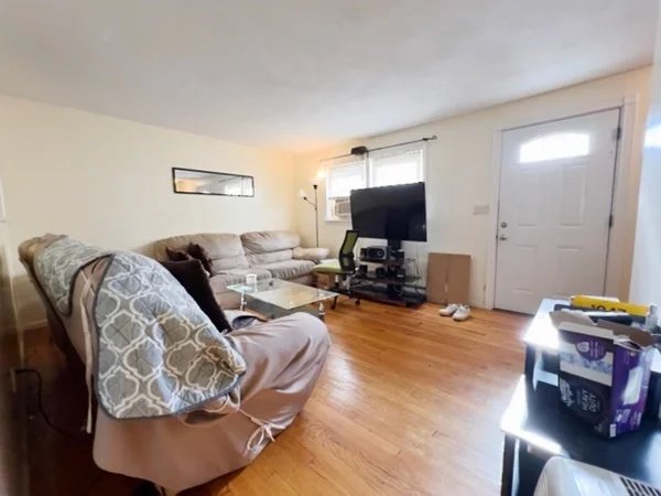4 bed, 2 bath apartment for rent at 45 Lawn St Unit PE, Mission Hill — photo 4 of 26
