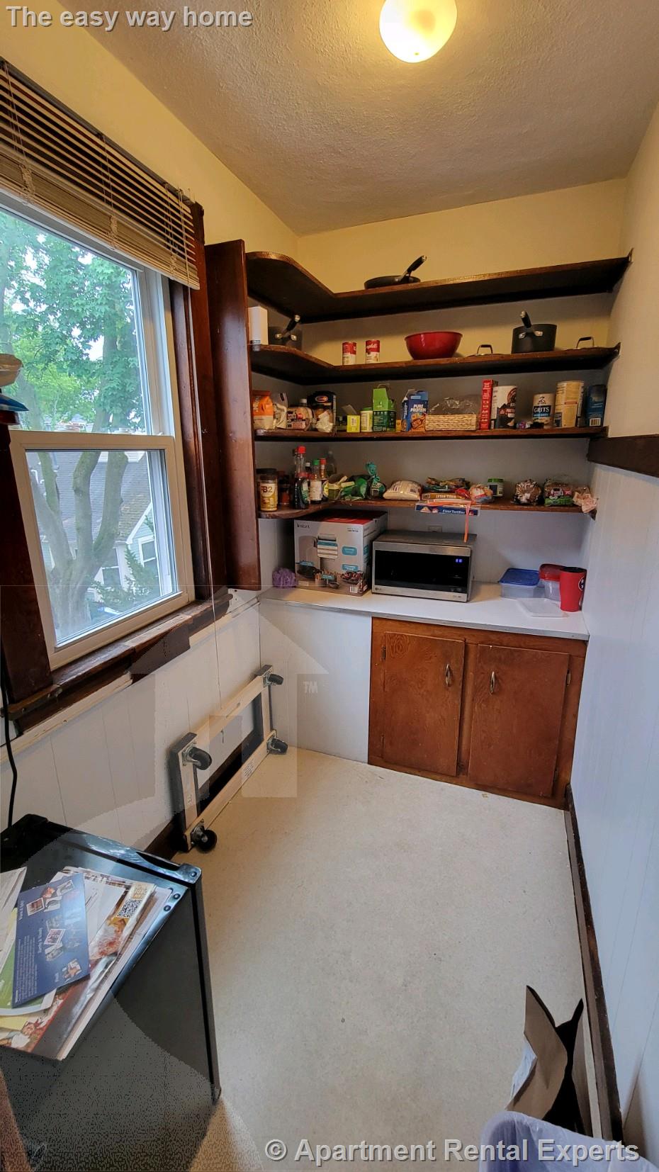 3 bed, 1 bath apartment for rent at 45 Locke St Unit 2, Davis Square — photo 3 of 17